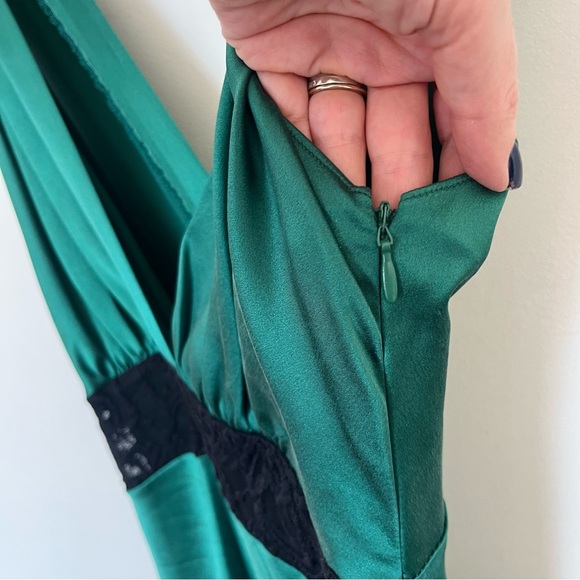 Screen-Worn Emerald Silk Dress Interview with the Vampire Stunt Costume Eglee - Picture 10 of 17